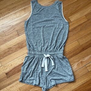 XS Aritzia Wilfred Free sleeveless grey romper with tie